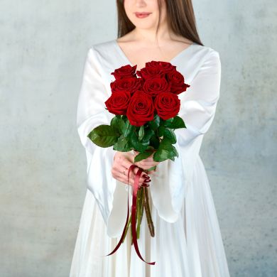 Букет из 9 красных  Российских роз