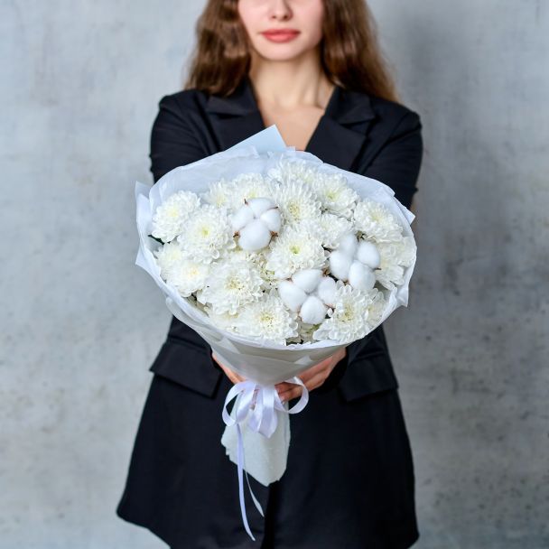 Букет из хризантем с хлопком