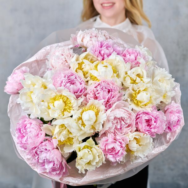 Букет из 25 пионов