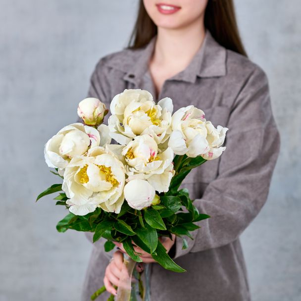 Букет из 9 пионов